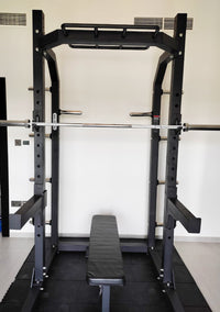 1441 Fitness - حامل سكوات نصف قفص متين للاستخدام التجاري مع بار سحب  J611